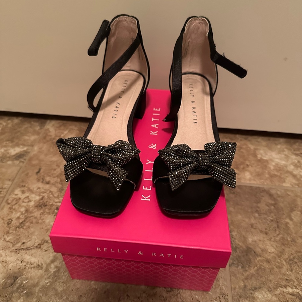 Kelly & Katie Black Heels with Bow Accent